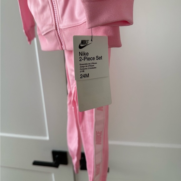 Nike Pink Athletic Set - Picture 4 of 4